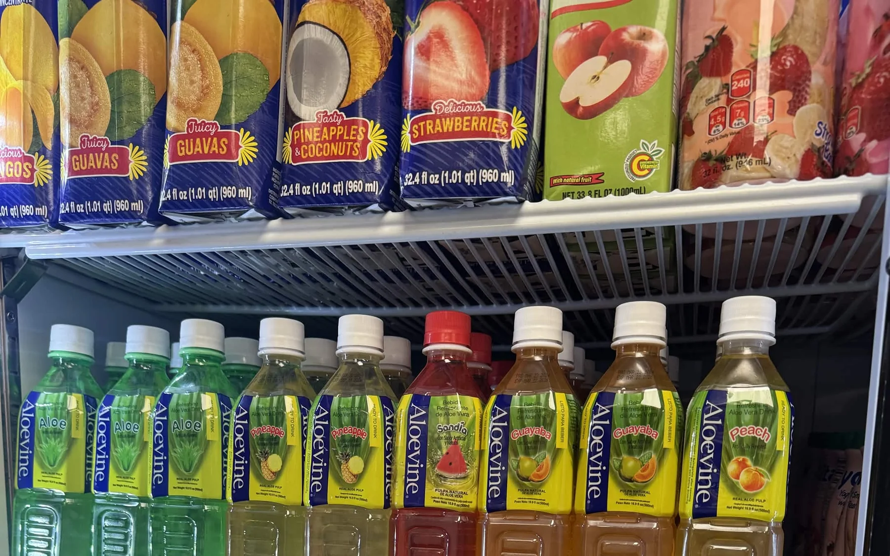Aloevine en arcoíris y Jumex nectars frescos del refri